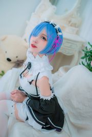 Net Red Coser Erzo Nisa „The Maid of Rem”