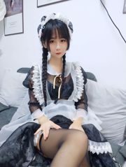 Belle fille coser bude o0 "femme de chambre transparente"