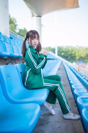 Kitaro_Kitaro "Garota em Green Sportswear"