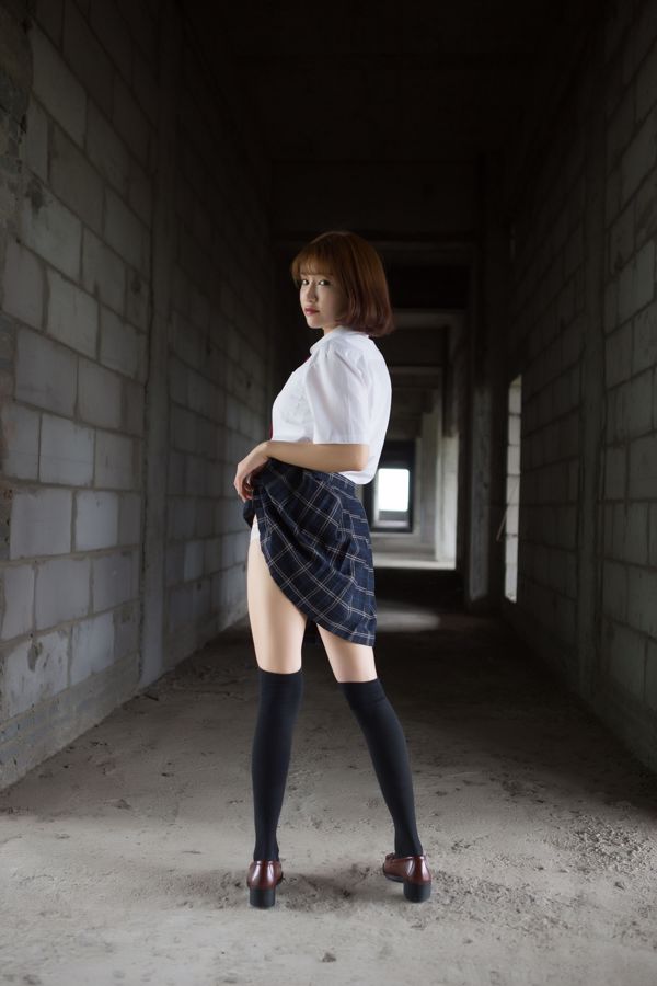 k8傲娇萌萌Vivian 《学生装野外捆绑》