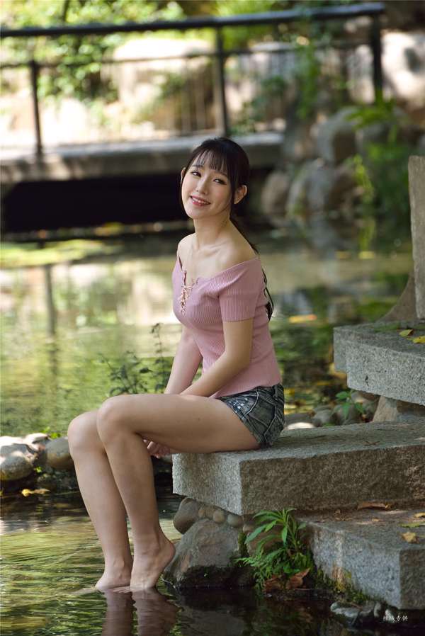 [Taiwan Zhengmei] Bibi "Gome. Fashion" Hot Pants Street Shoot