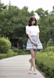 Lee Eun-hye „Outside Photo in Park Skirt” [koreańska piękność]