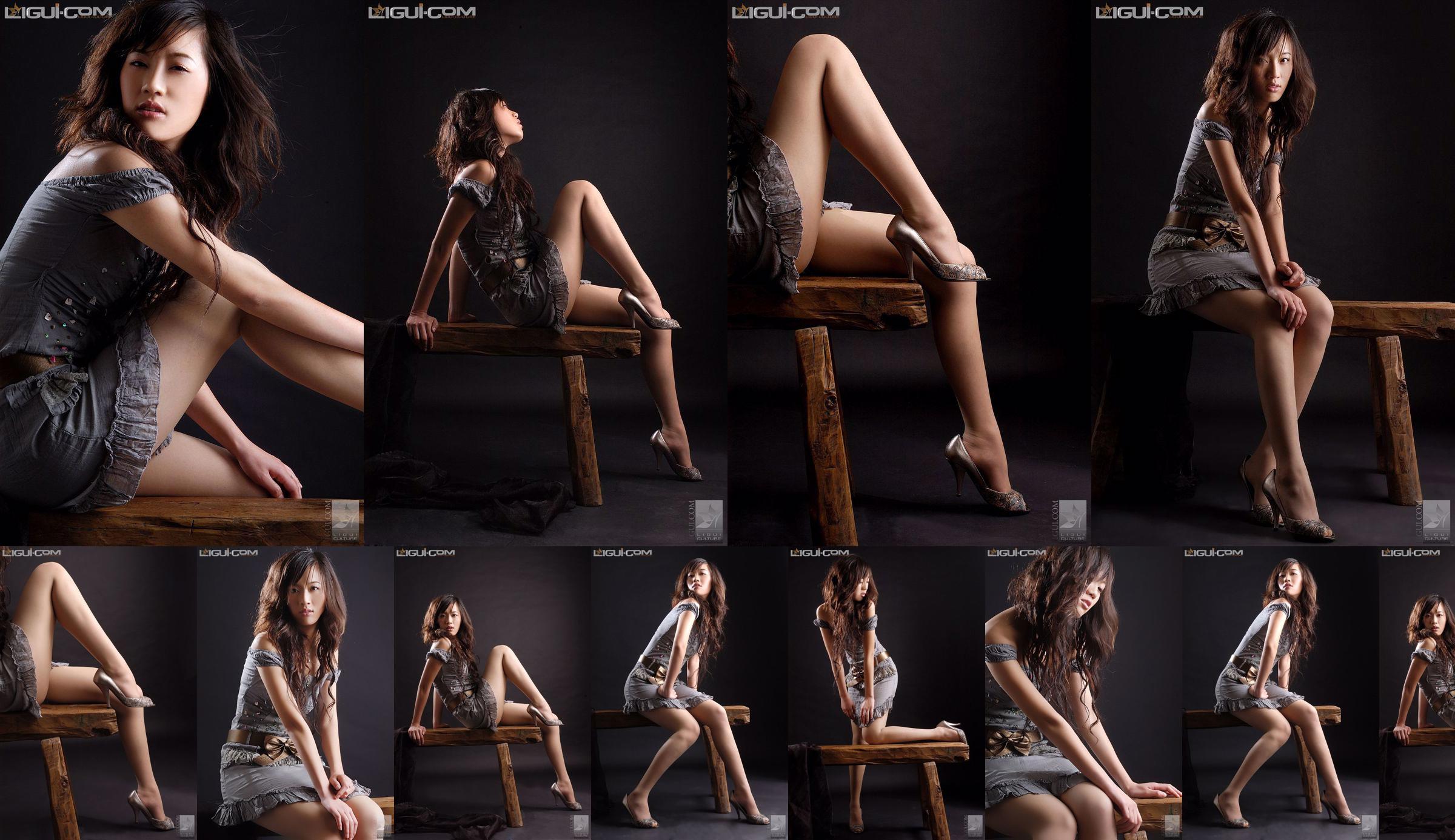 Model Wang Xin "Yi Ren Sitting Alone, Beautiful Eyes Blurred" [丽柜LiGui] Silk Foot Photo No.6ea0fd Page 1